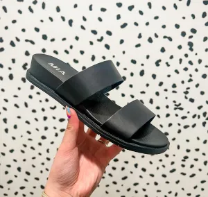 Yelena Black Sandals
